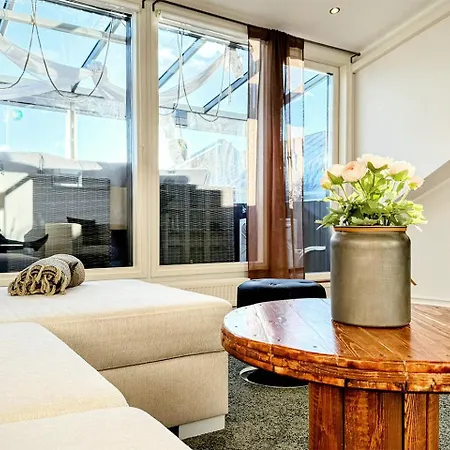 Skyroom - Sauna, Family-friendly & Skyline Views