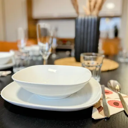 Skyroom - Sauna, Family-friendly & Skyline Views 公寓 *