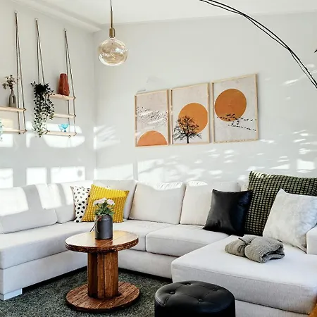 Skyroom - Sauna, Family-friendly & Skyline Views