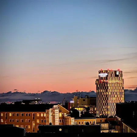 Skyroom - Sauna, Family-friendly & Skyline Views *
