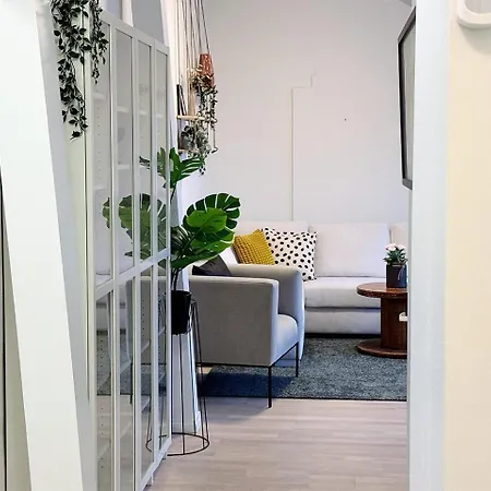 Skyroom - Sauna, Family-friendly & Skyline Views Appartement *