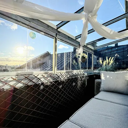 Skyroom - Sauna, Family-friendly & Skyline Views *