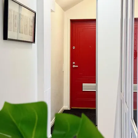 Skyroom - Sauna, Family-friendly & Skyline Views