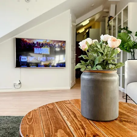 Skyroom - Sauna, Family-friendly & Skyline Views