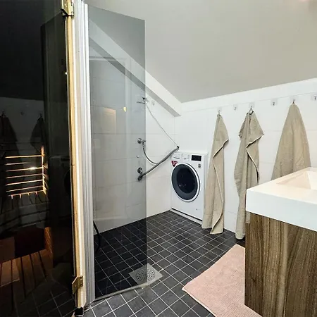 Skyroom - Sauna, Family-friendly & Skyline Views Apartamento