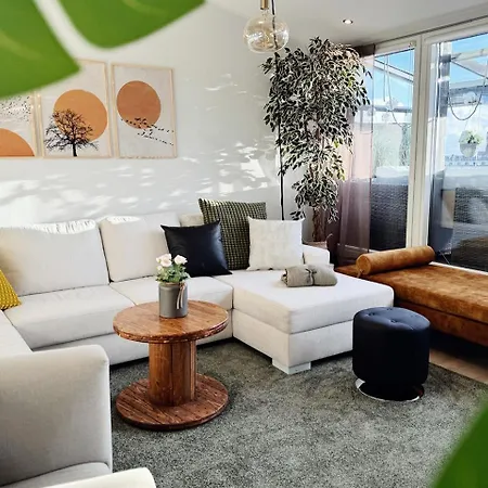 Skyroom - Sauna, Family-friendly & Skyline Views Apartamento
