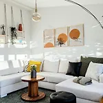 Skyroom - Sauna, Family-friendly & Skyline Views