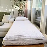Skyroom - Sauna, Family-friendly & Skyline Views Apartmán *